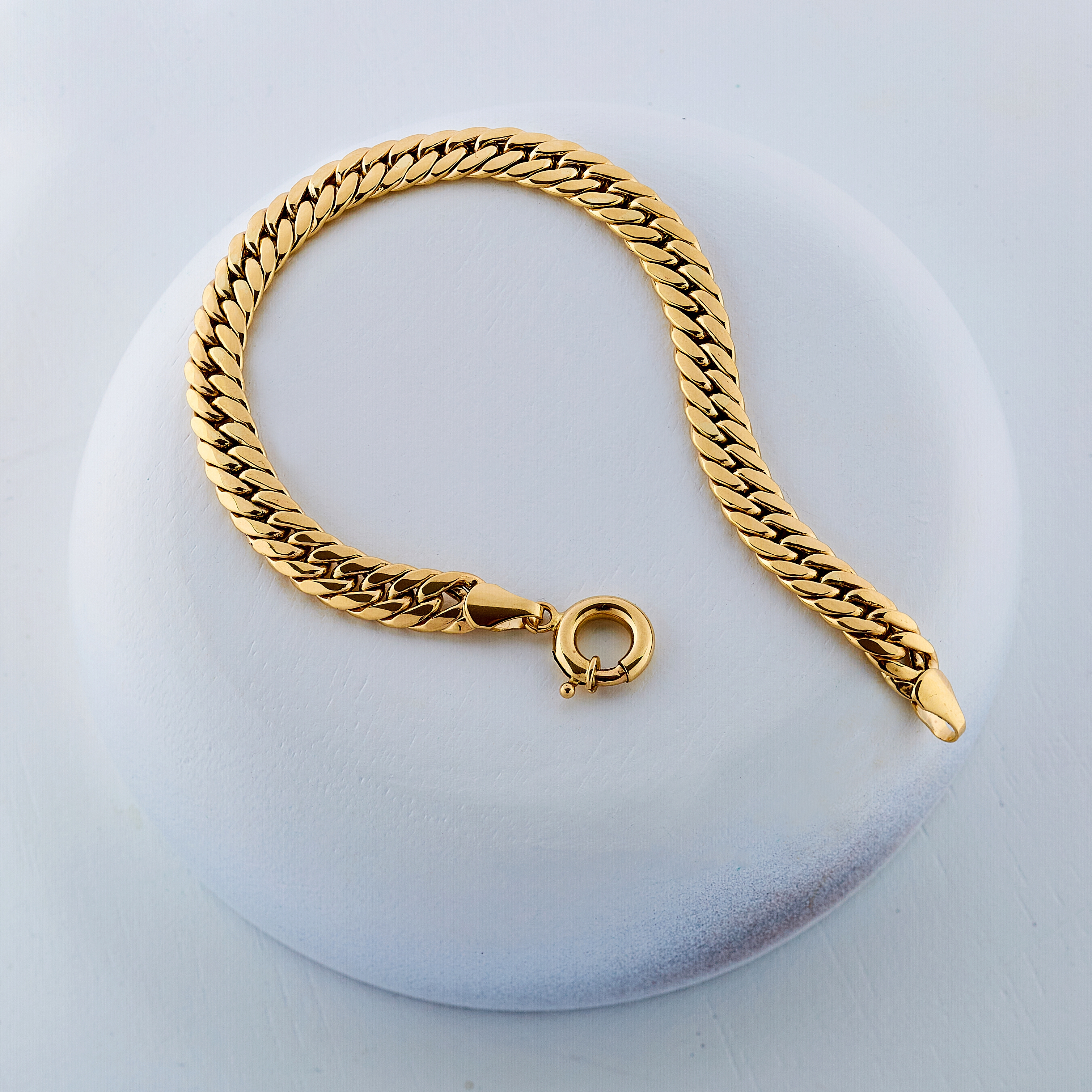 Newly manufactured gold jewellery bracelet