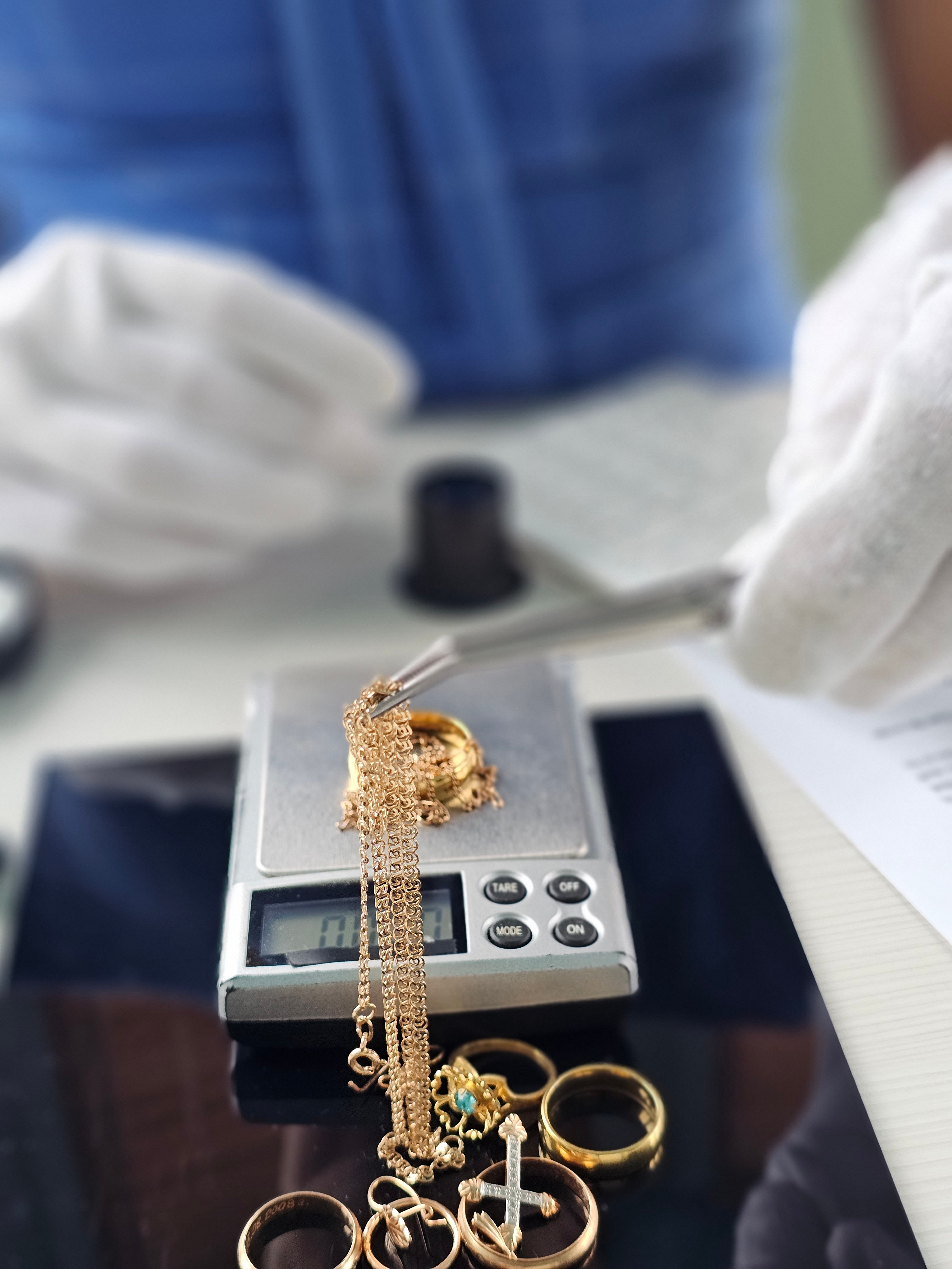 Electronic gold tester verifying carat on a customer ring